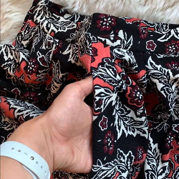 Midi Skirt with pockets! - Picture 2 of 3